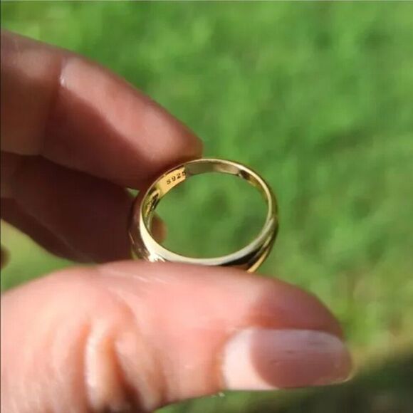 14k Gold Dome Ring with Zircon Diamond Inlay - Picture 4 of 4